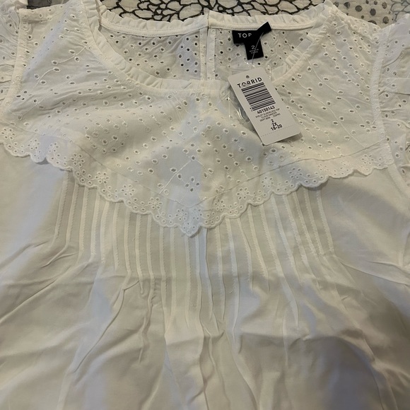 NWT Torrid Eyelet Sleeveless Top - Picture 3 of 5
